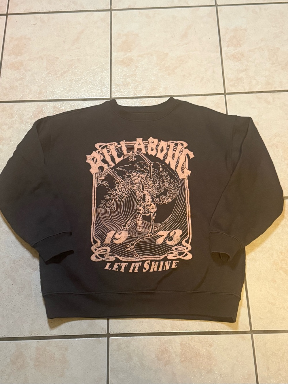 Billabong women’s Medium Grey Graphic Crewneck Sweatshirt - Pink Print